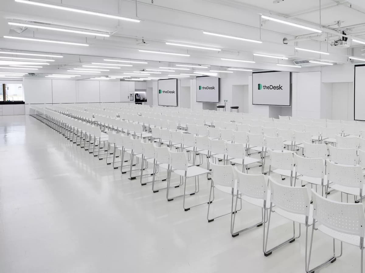 large function hall for corporate seminar and training