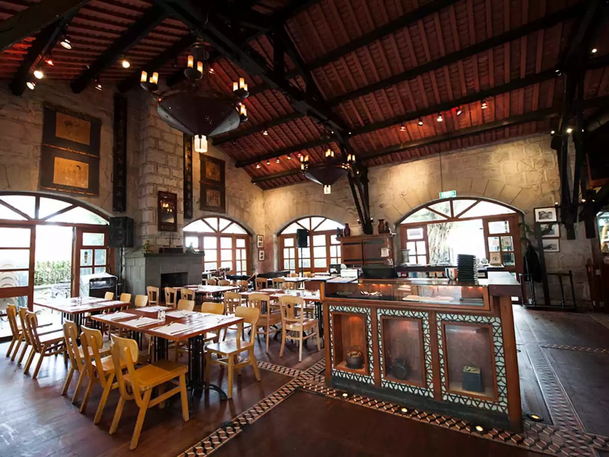the peak lookout dining hall