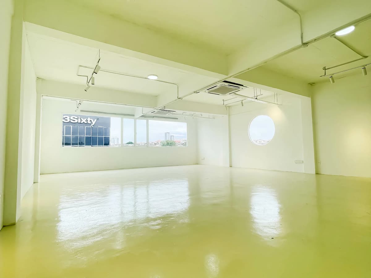 large empty white room for rent in malaysia for team building events