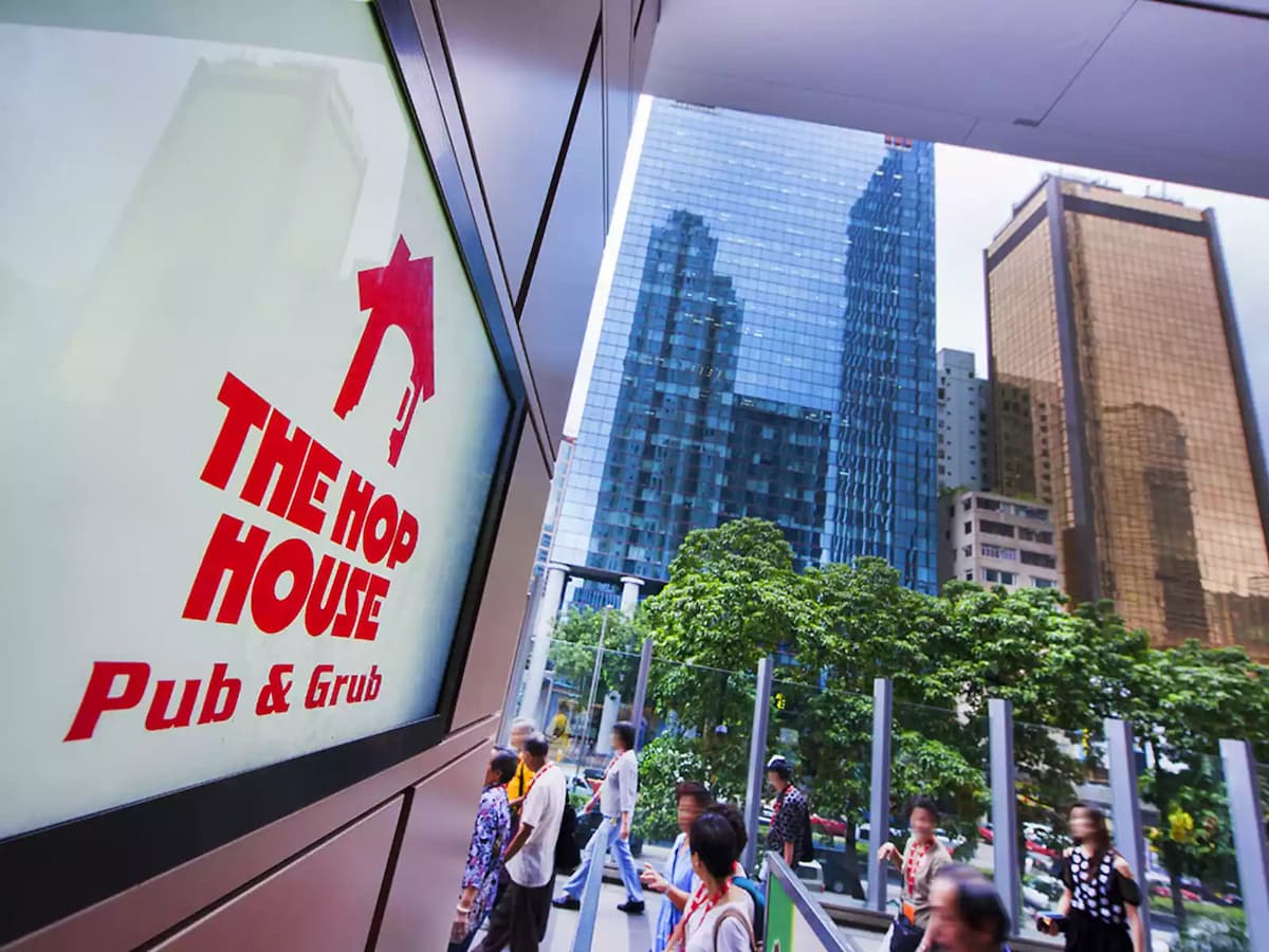 the hop house pub grub signboard