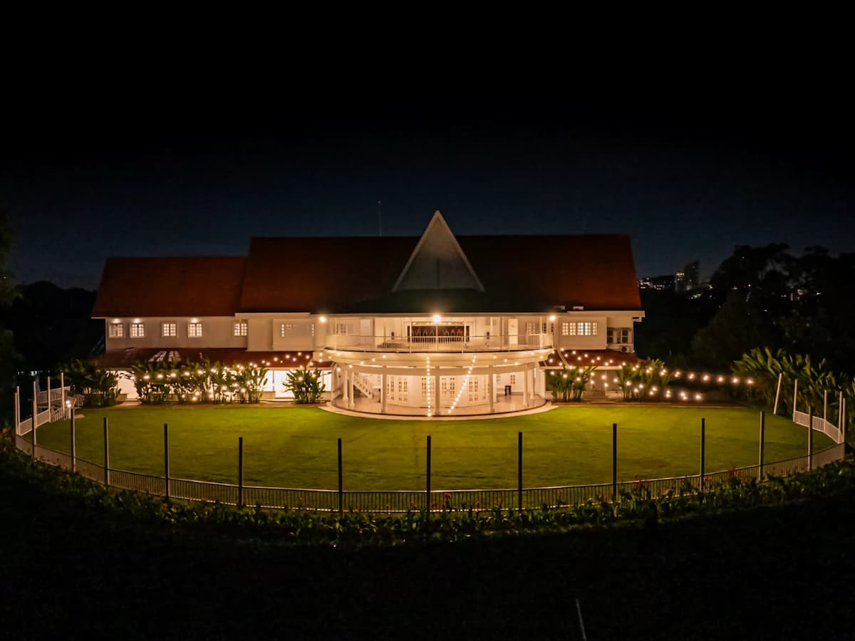 THE HILLTOP GARDEN