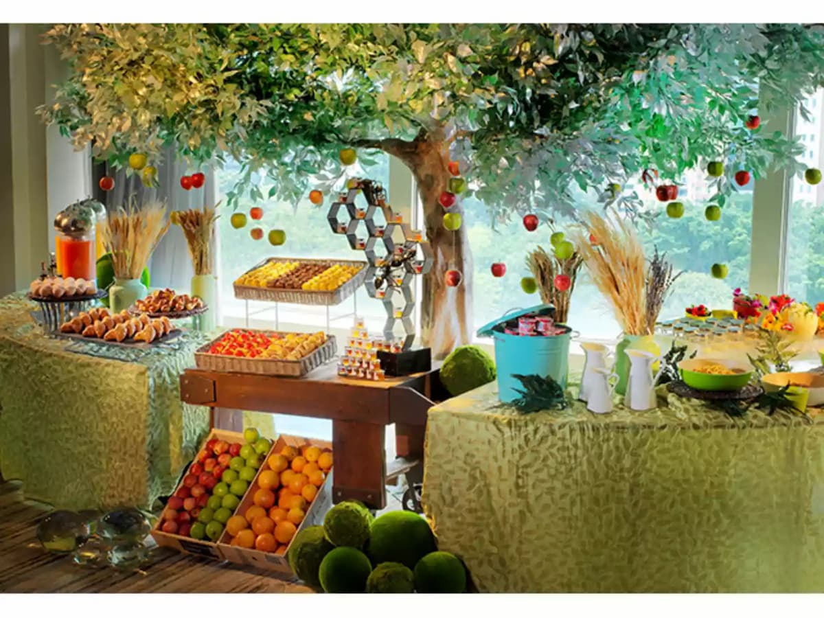 buffet fruit lineups with tree decorations
