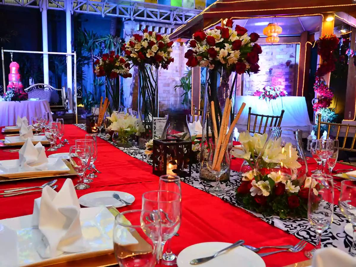 table decoration of intimate wedding dinner manila