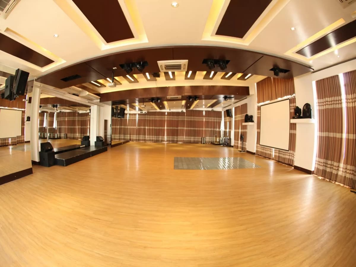 event space with high ceiling and floor to ceiling mirror quezon city