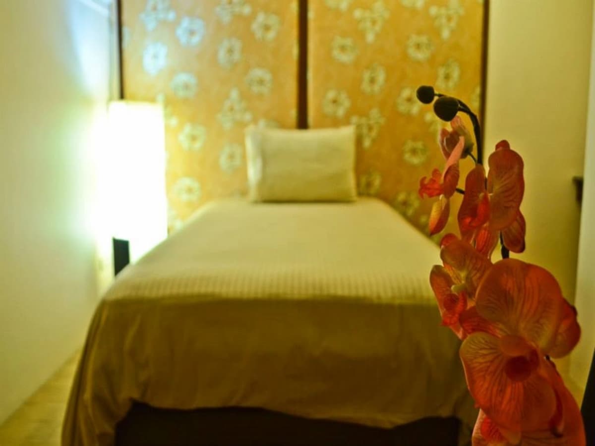 private bedroom with 1 single bed valenzuela