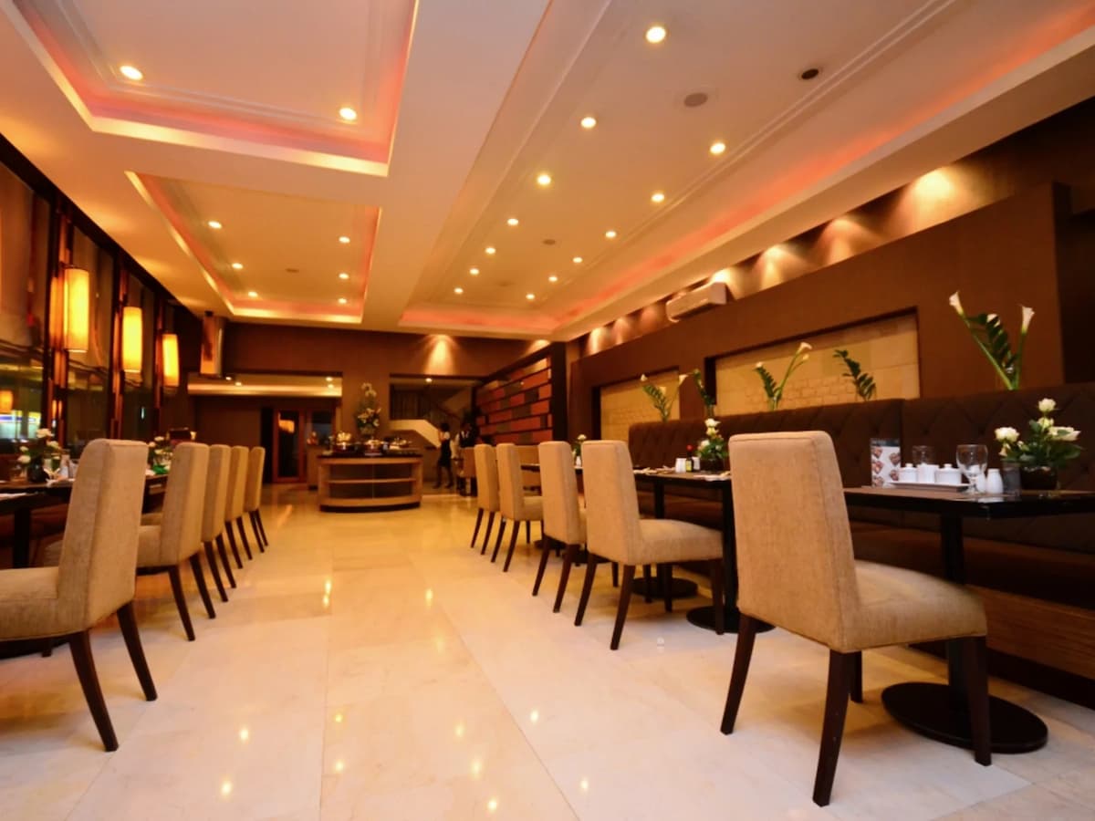 main dining area of hotel restaurant manila