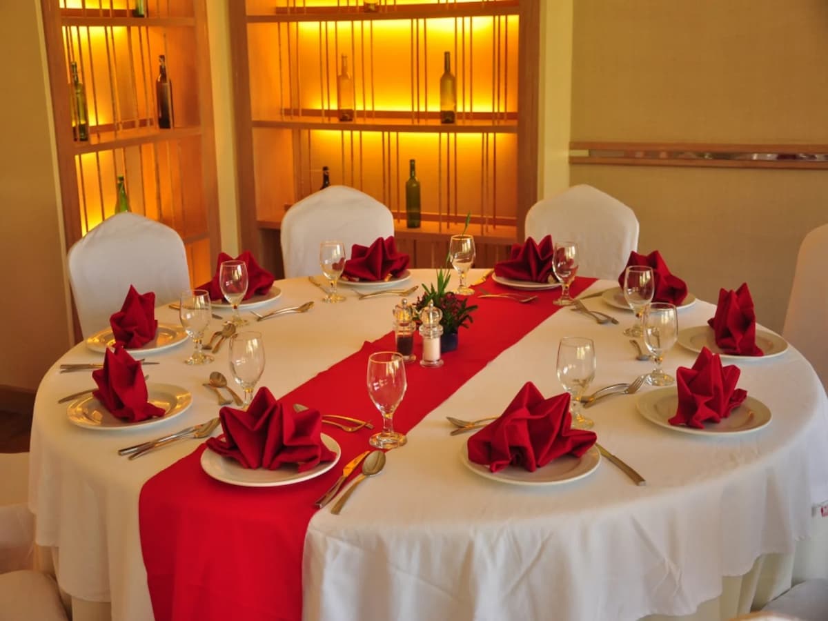 ballroom round dining table decorated with folded napkins hotel batangas