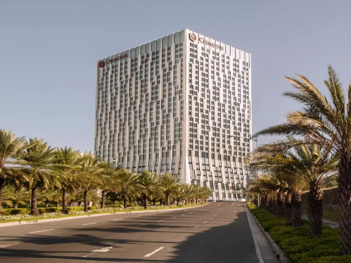 the exterior building of crimson hotel filinvest hotel alabang