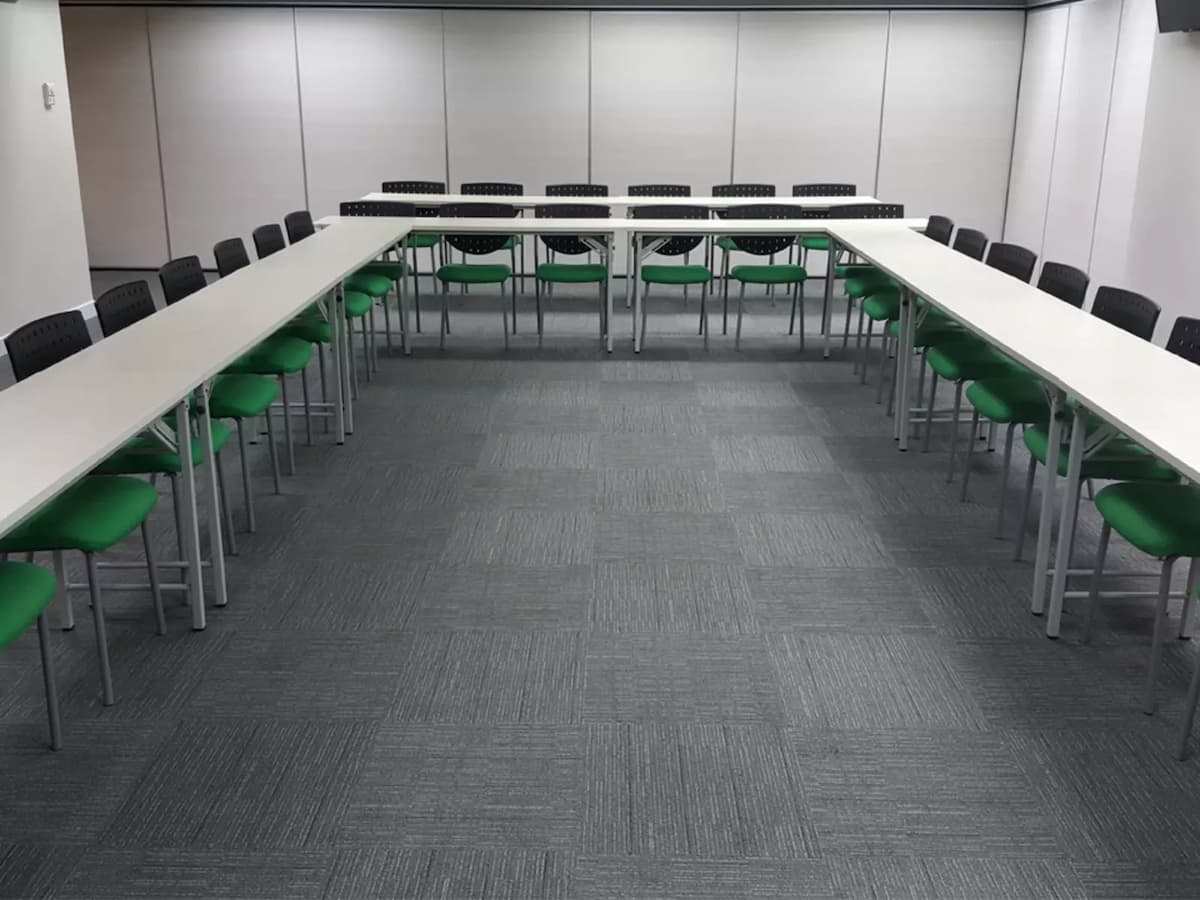 u shape meeting for private company meeting