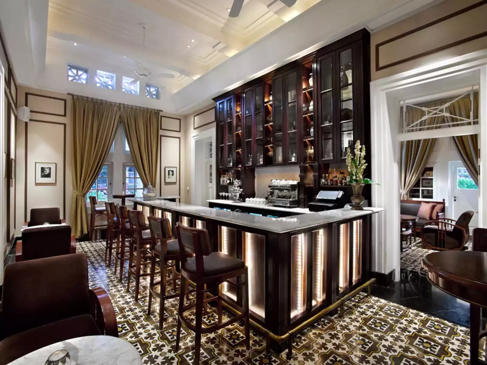 the hermitage lounge elegant classic bar central jakarta