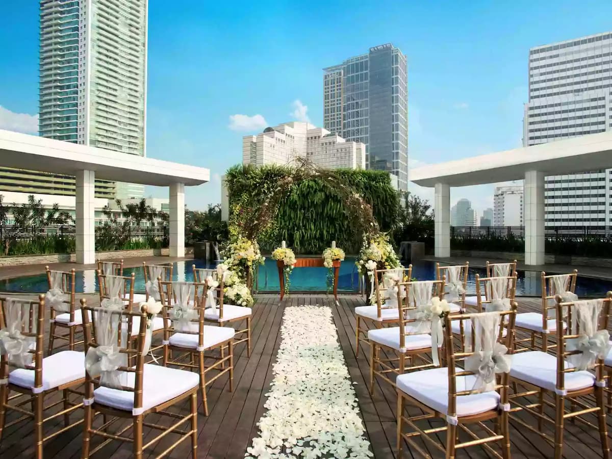 poolside at mandarin oriental jakarta rooftop wedding venue thamrin