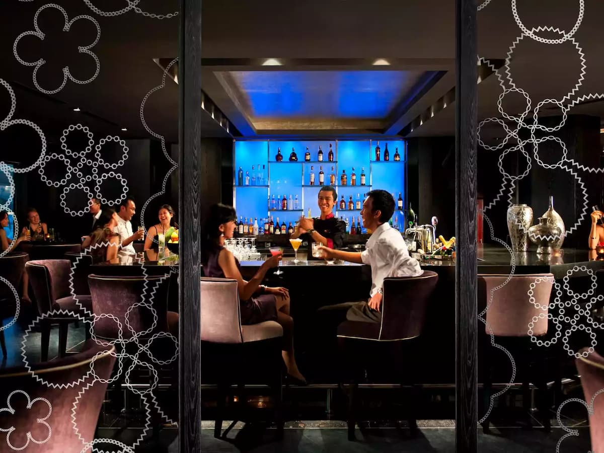 mo bar at mandarin oriental jakarta romantic night out idea