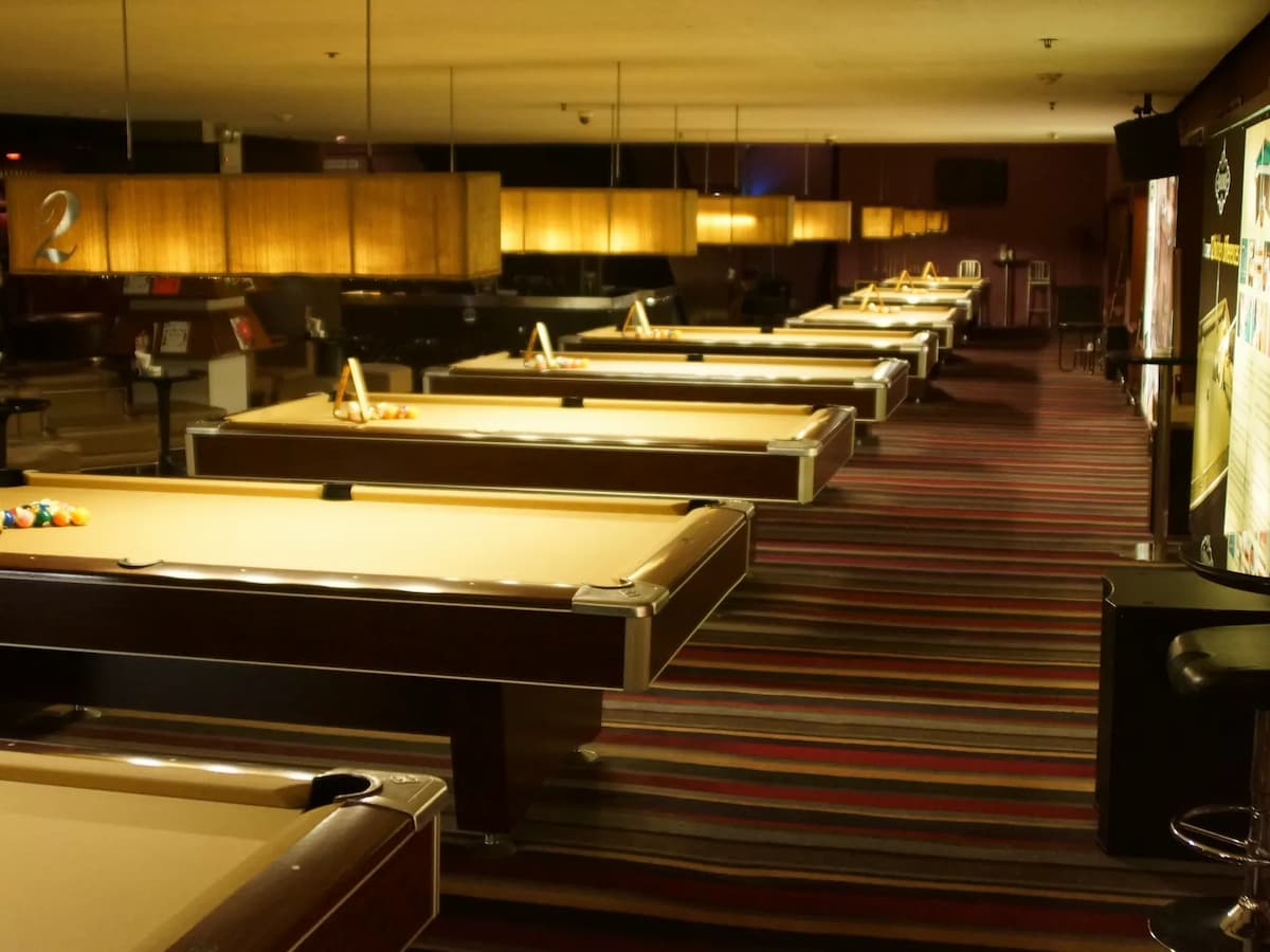 q billiard senayan city tempat bermain billiard jakarta