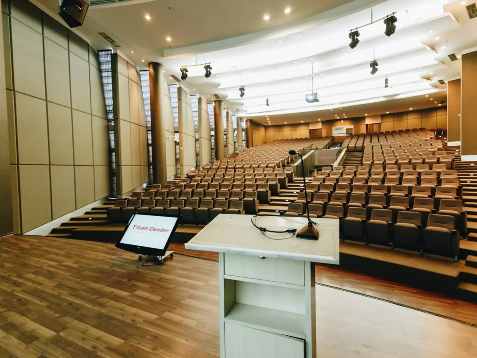 titan center sewa auditorium tangerang