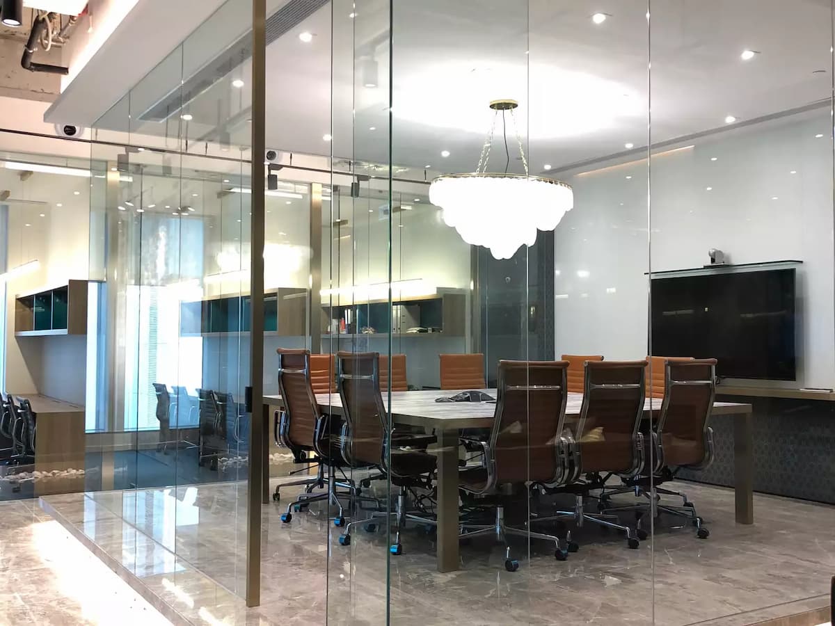 private meeting room for rent using glass wall