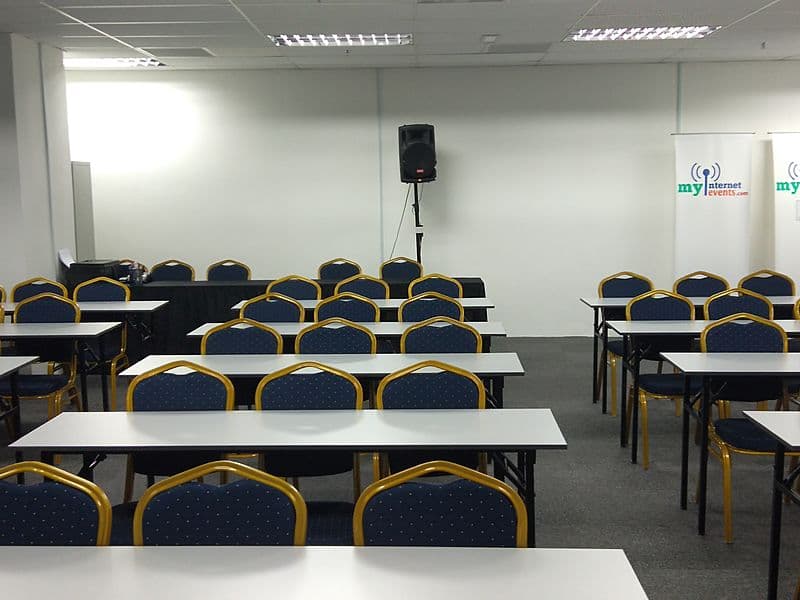 private room with 80 capacity