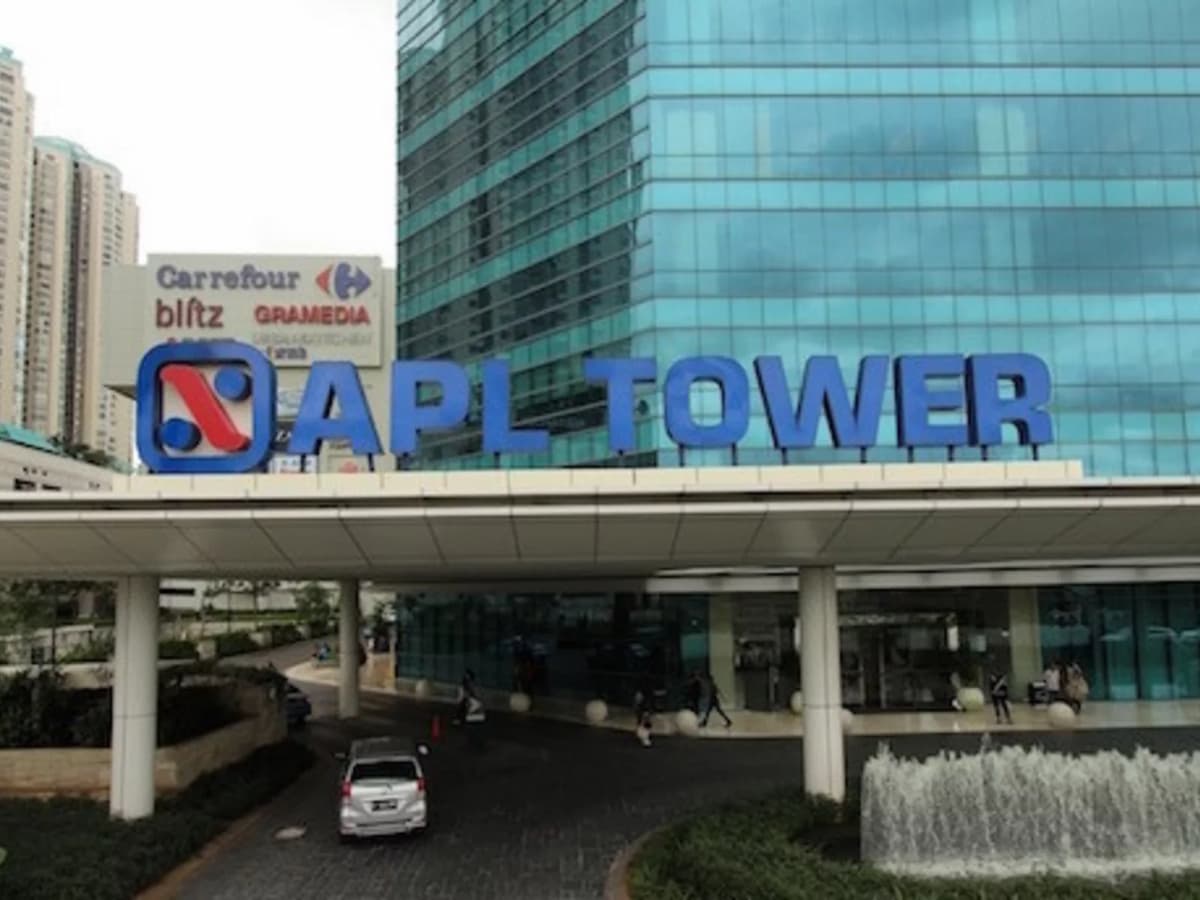 driveway and entrance to apl tower for meeting venues for rent