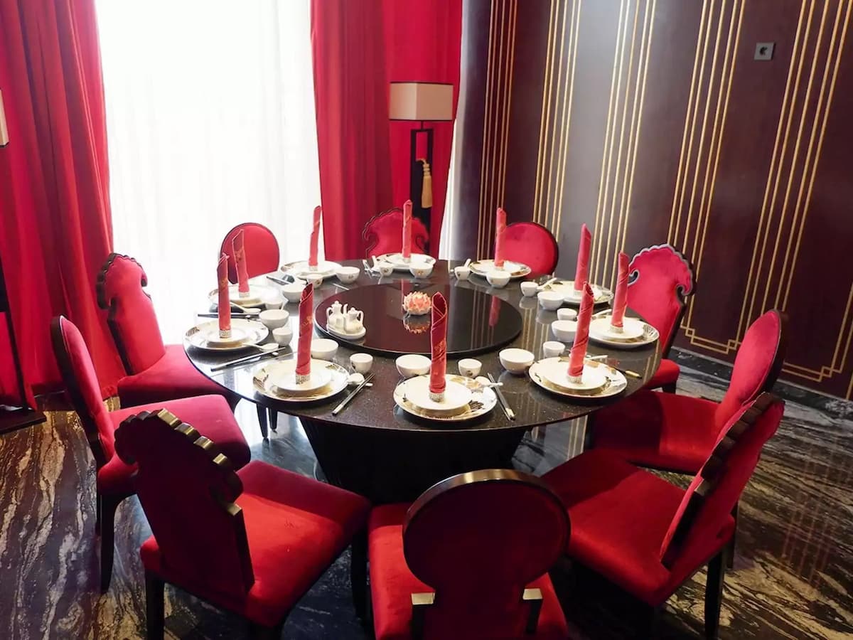 royal eight chinese semi fine dining red theme venue tangerang