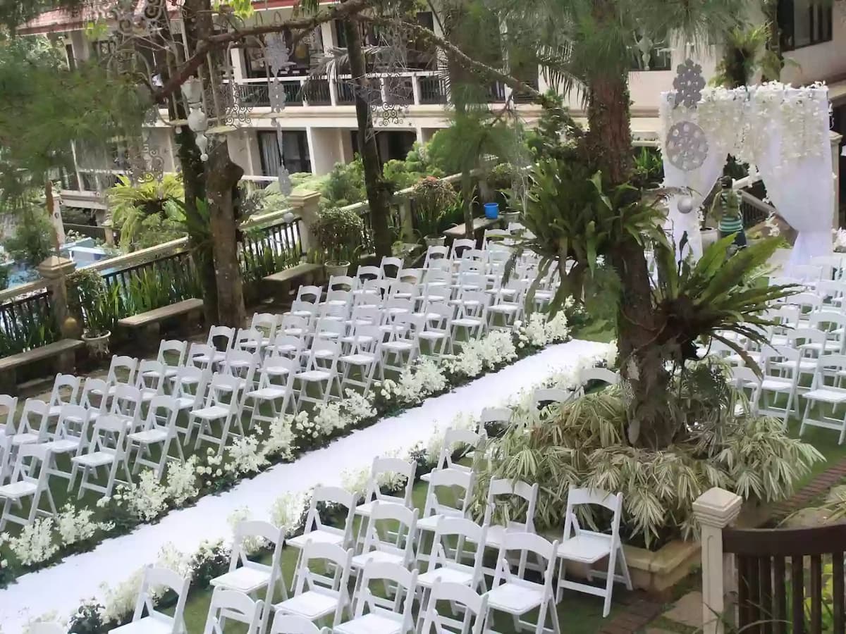 outdoor wedding solemnisation surrounded with nature in tagaytay