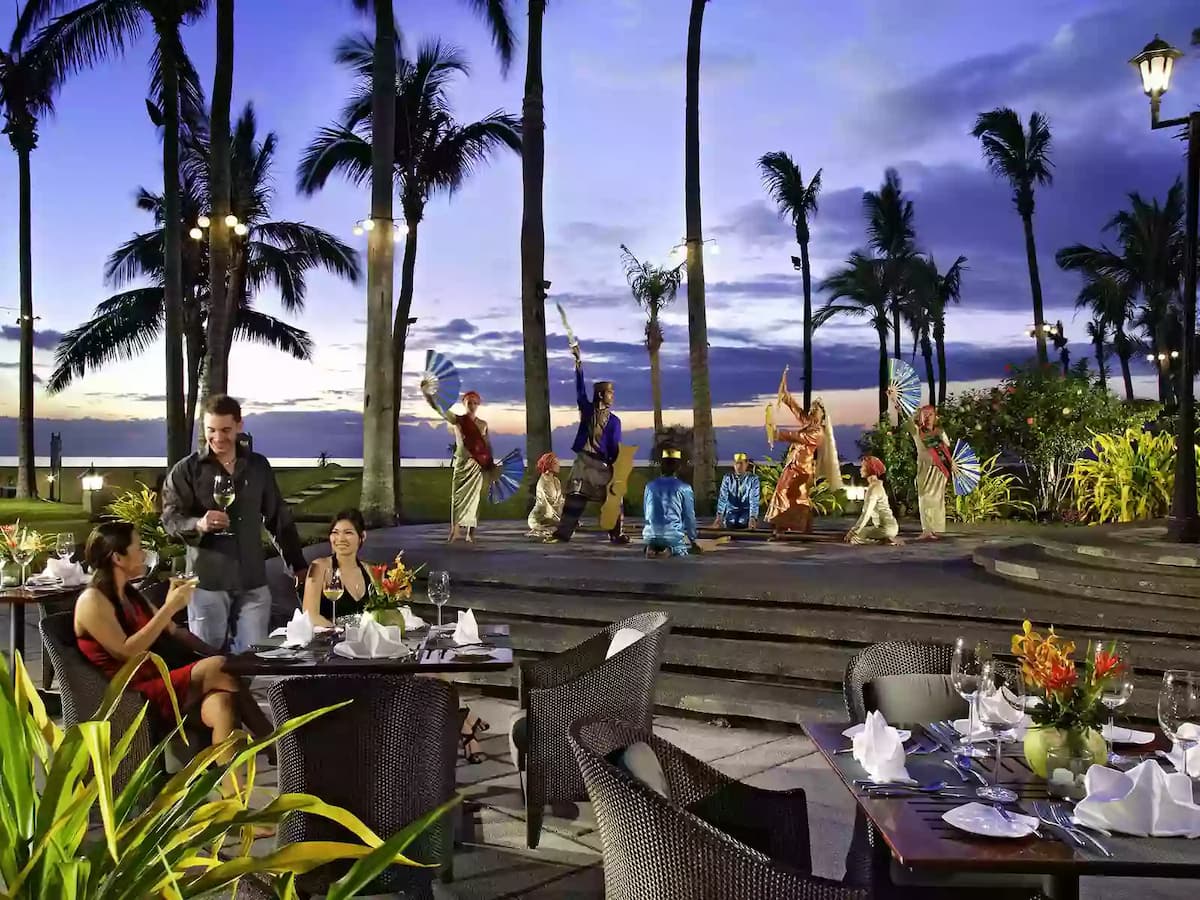 alfresco dining area at sofitel philippine plaza manila