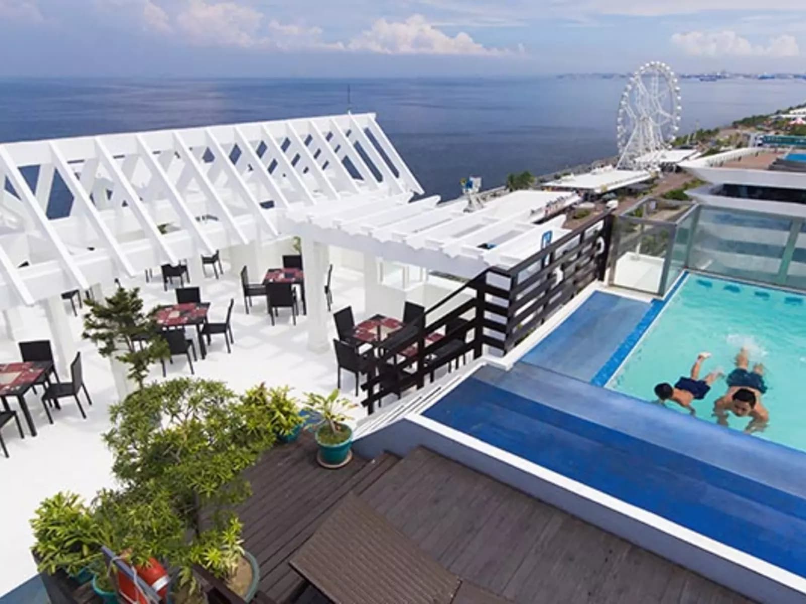 poolside outdoor dining hotel pasay