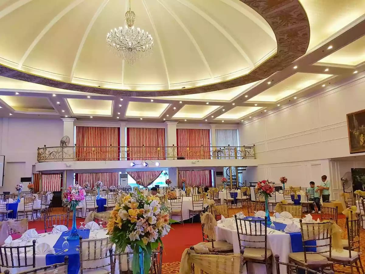 corporate annual dinner with banquet seating style