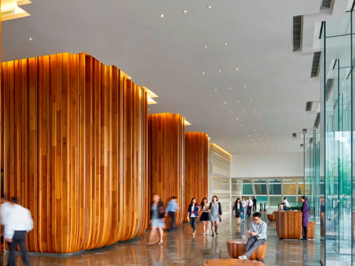 the crowded lobby of three pacific place using big wooden pillars
