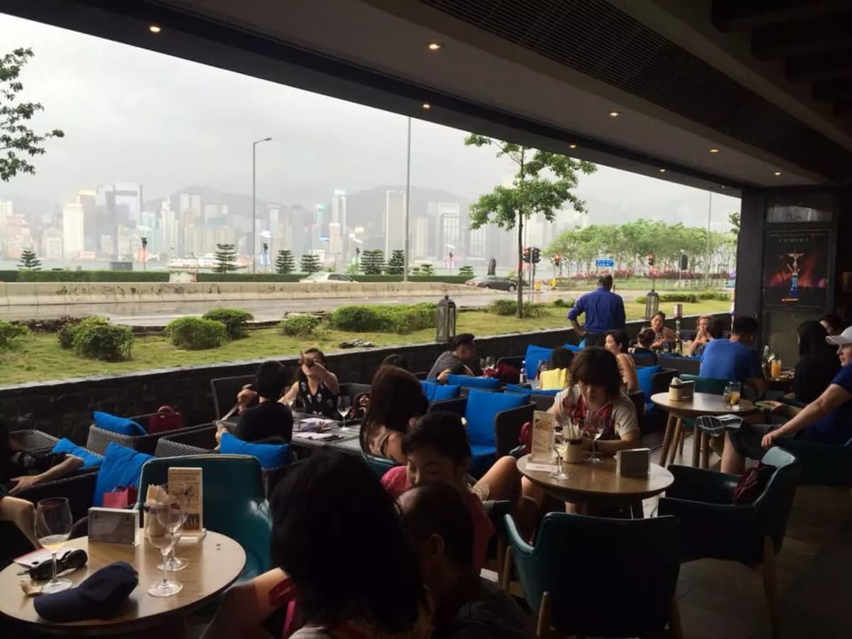 avant thai customers dining
