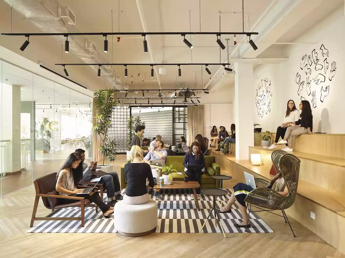 people doing nwtworkingat event space area