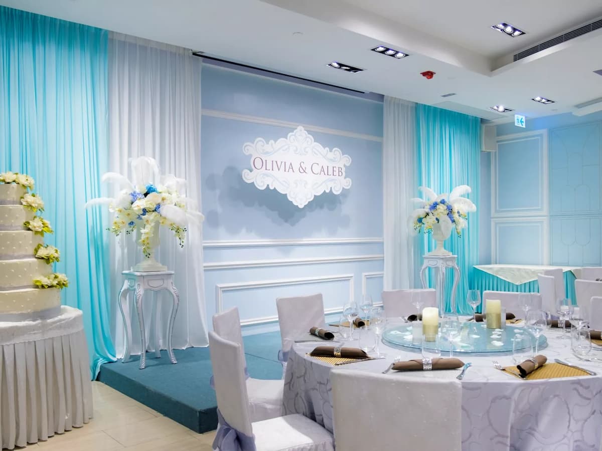 blue and white wedding theme of olivia & caleb with simple mini stage featuring flower vases