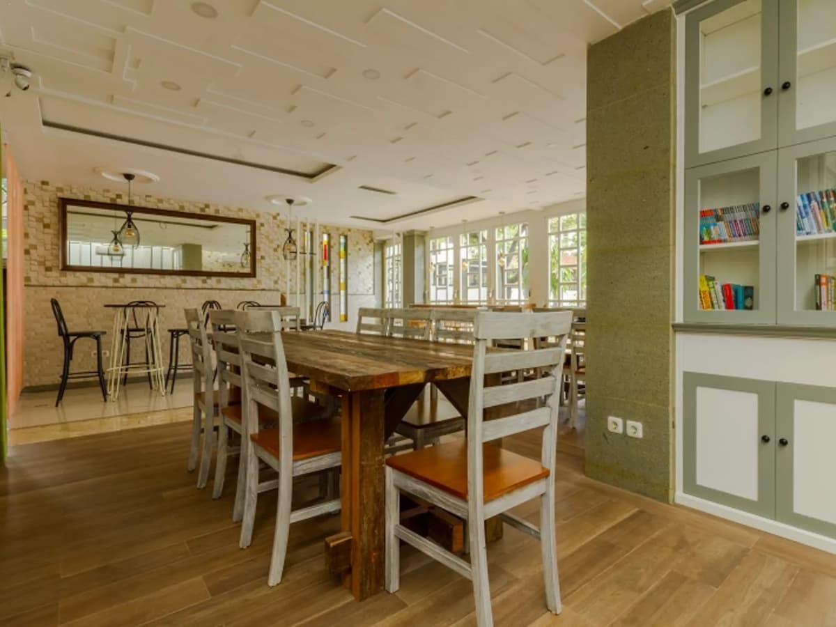 Urbanest Inn Club House