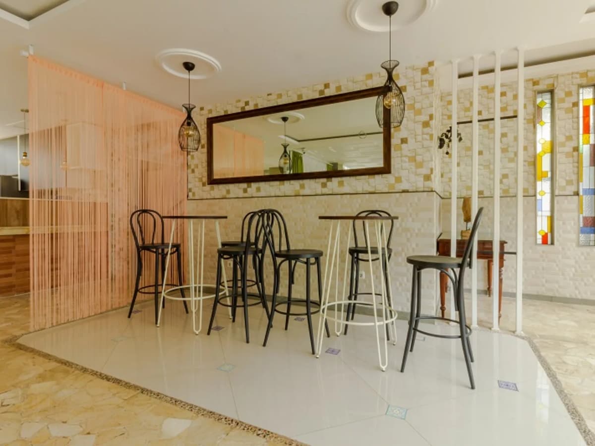 Urbanest Inn Club House