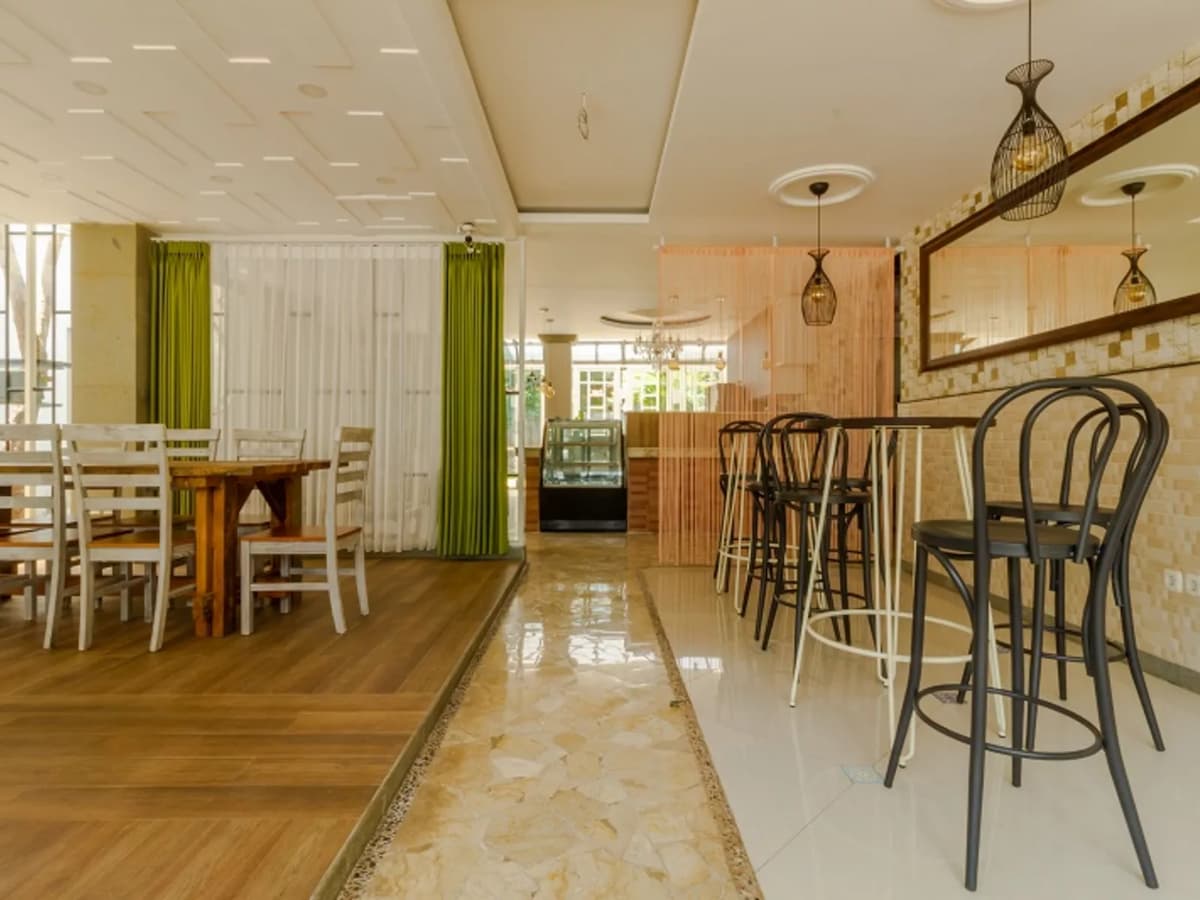 Urbanest Inn Club House