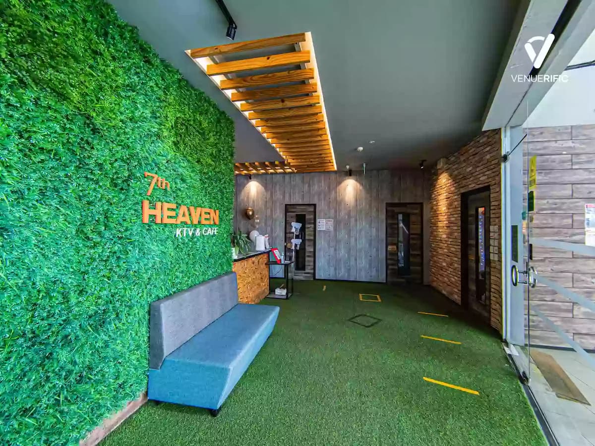 7th Heaven Cafe entrance