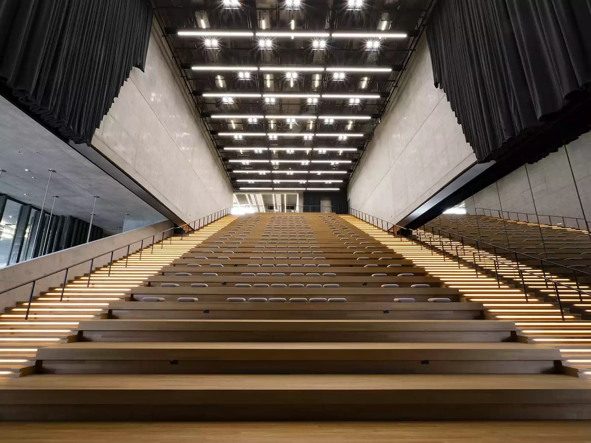 Elevated steps and chairs in meeting hall