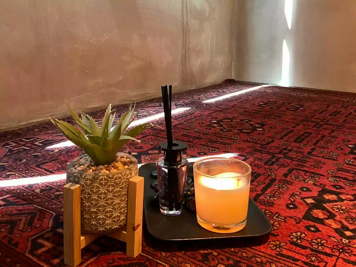 offsite meeting event venue with red pattern rug and indoor decor