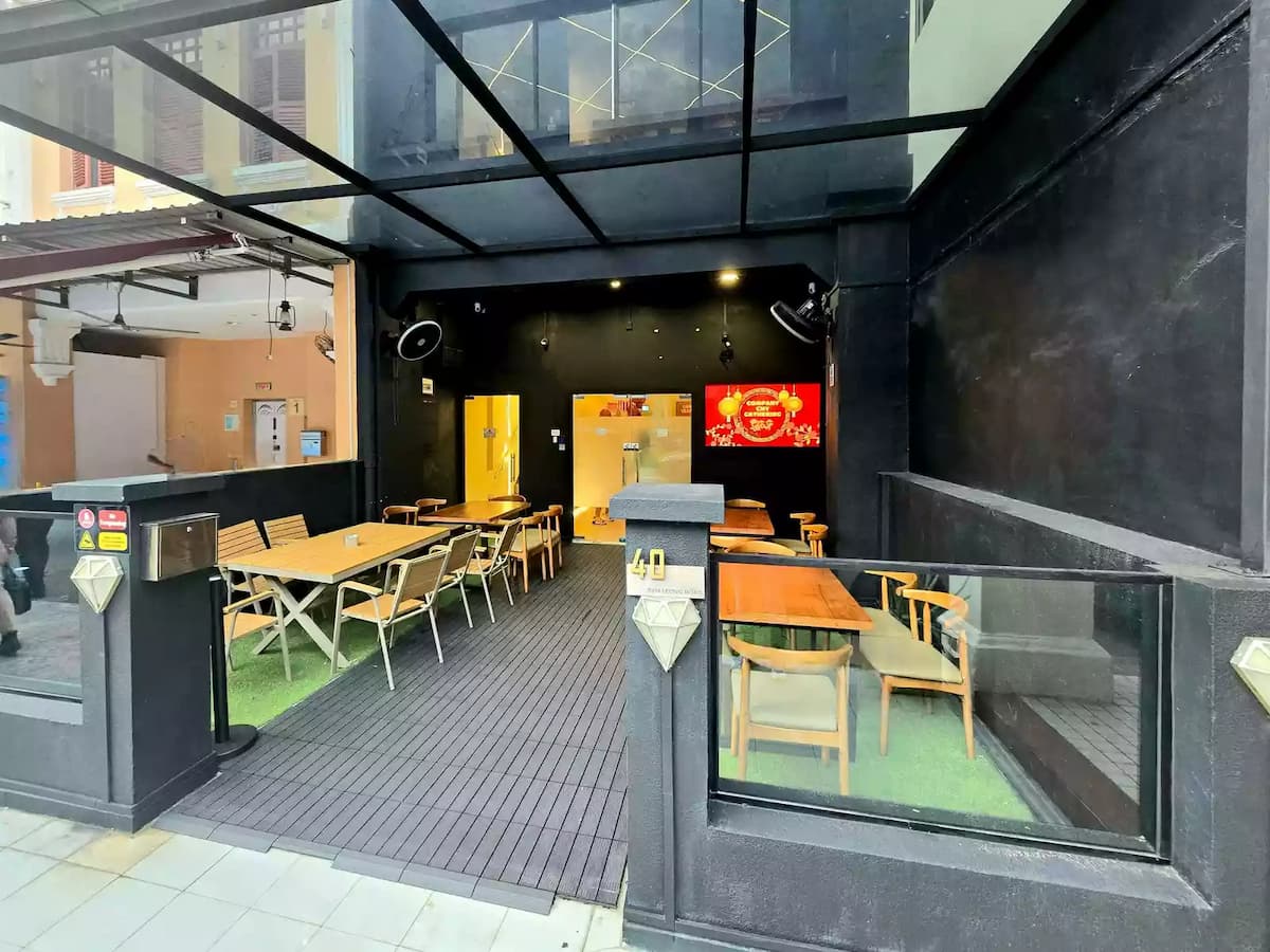 outdoor patio with ventilation and natural lighting