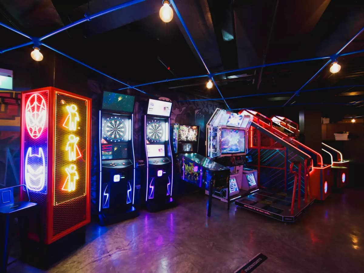 arcade area with darts, basketball, and pinball