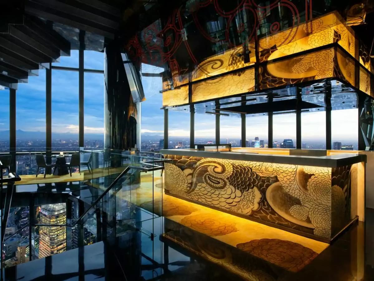 sumptuous 67th-floor dining room with innovative Peruvian cuisine