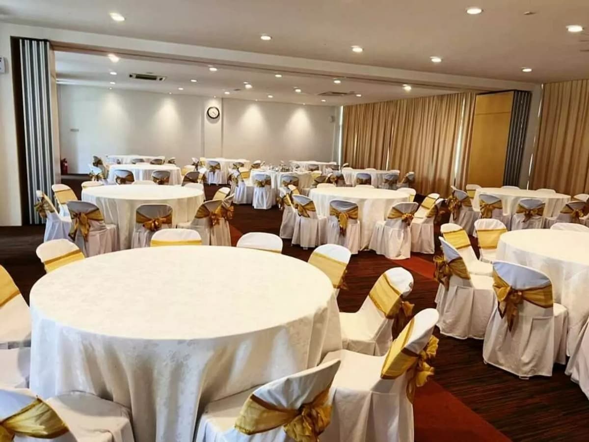 function hall rental with round table setup