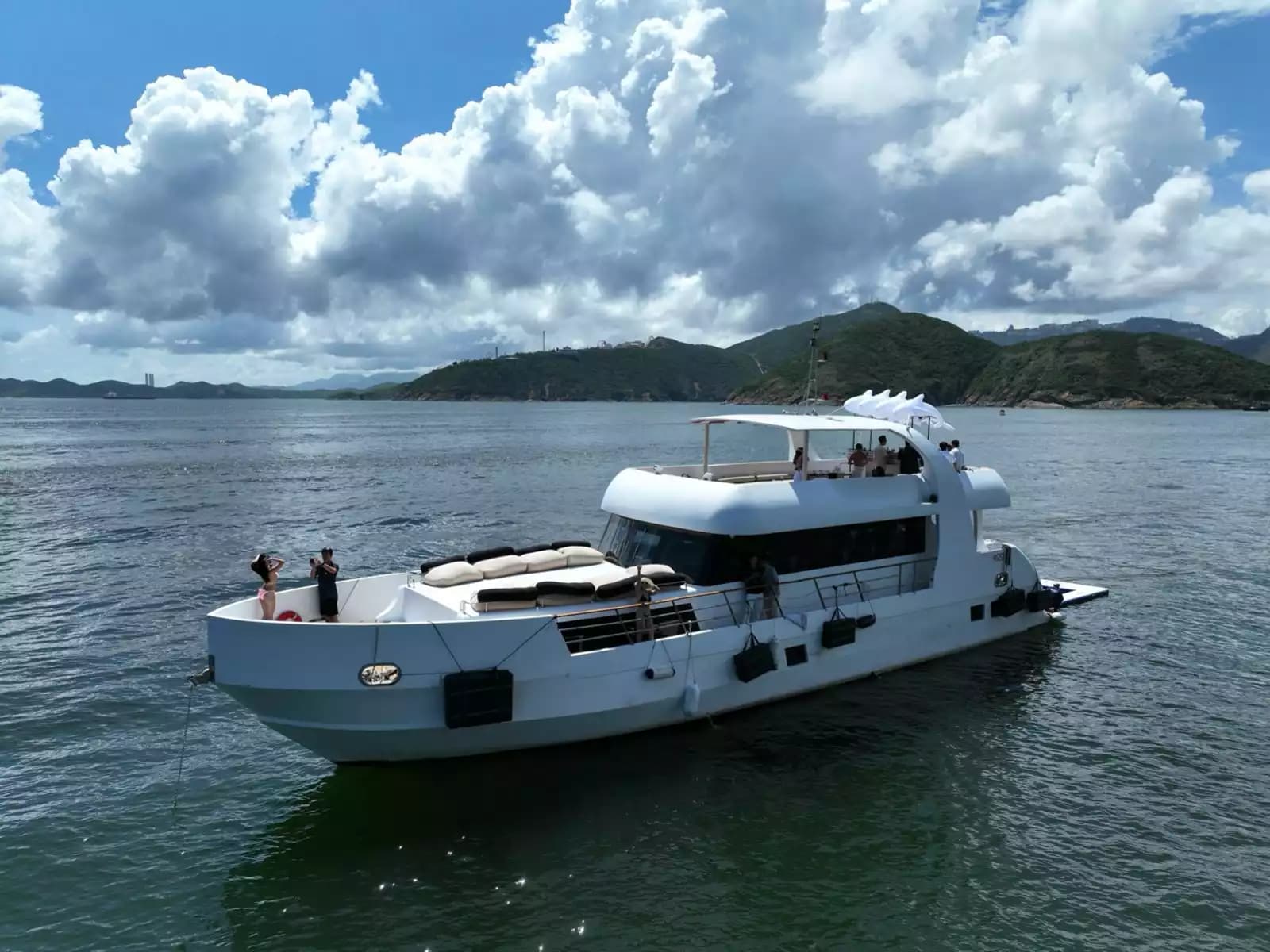 yacht sailing in the hong kong sea