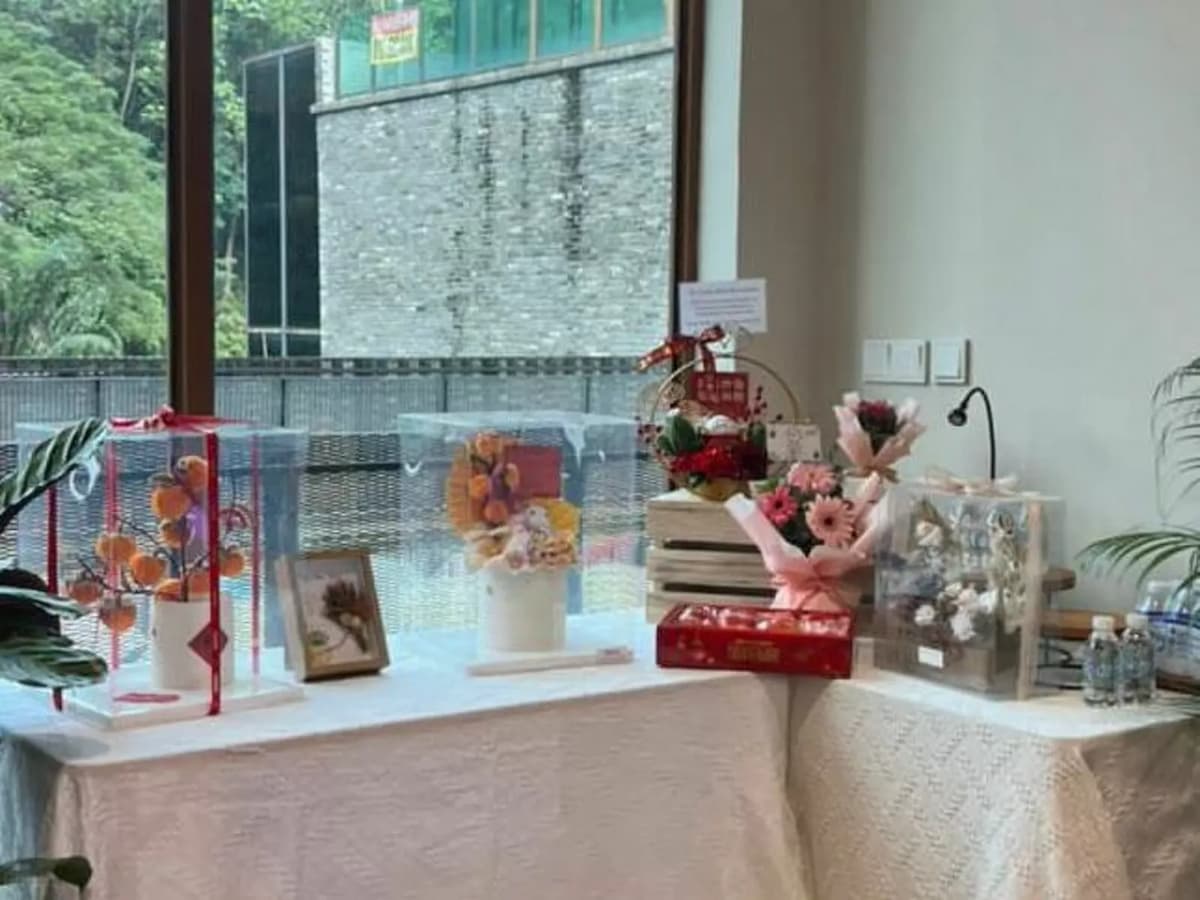 cake display for a wedding in the table