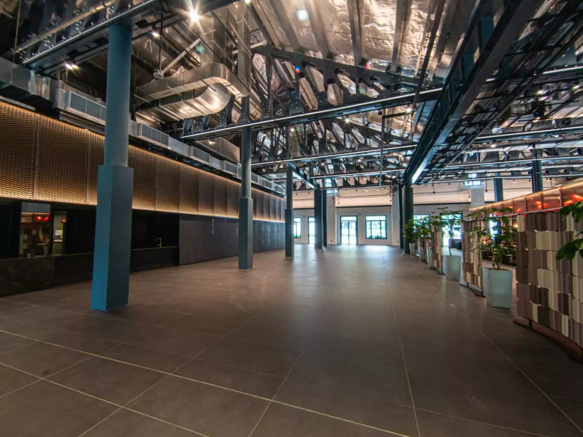 A sleek and contemporary event space with an open floor plan