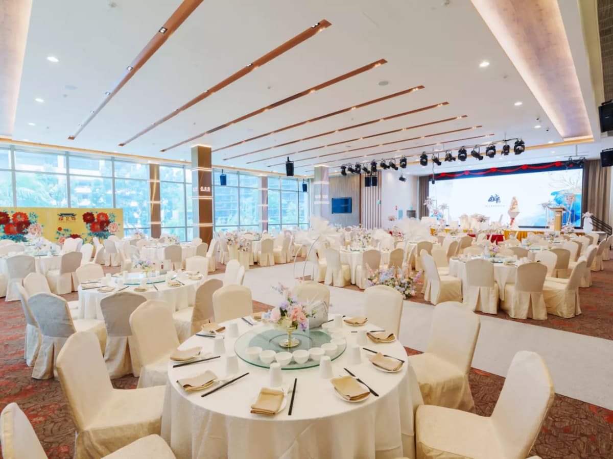 elegantly arranged round tables with floral centerpieces