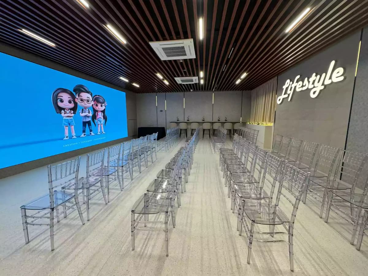 rows of chairs in theater setup
