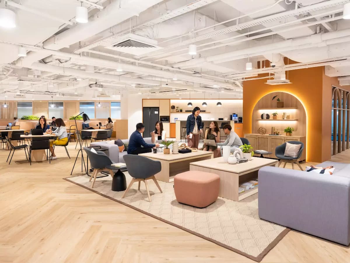 Modern coworking lounge with collaborative seating and open workspace design.