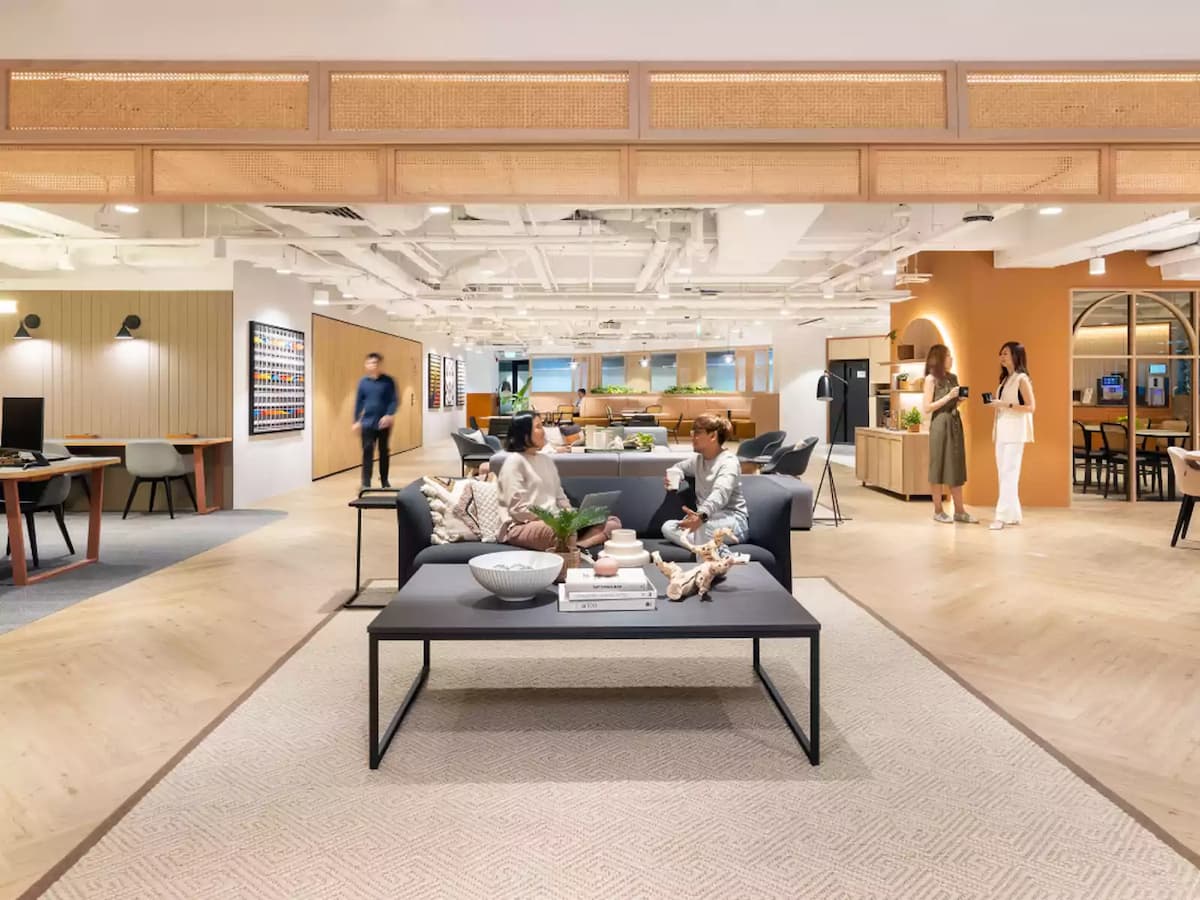 Bright coworking lounge with modern seating and collaborative workspace design.