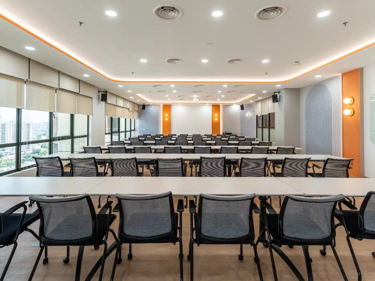 classroom style table setup