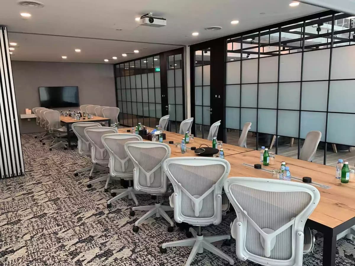 Level 40 Meeting Room B
