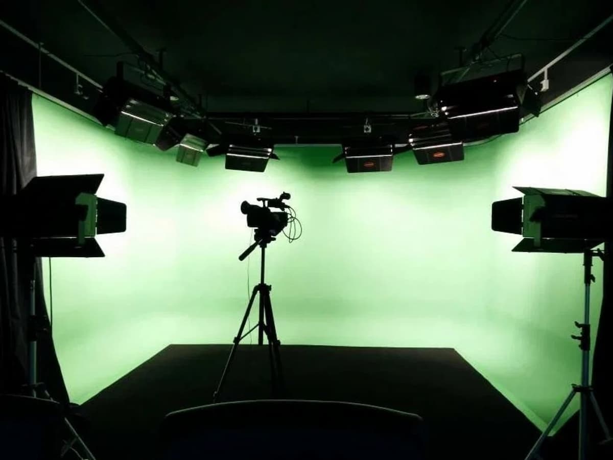curved green screen cyclorama lit by an overhead lighting rig inside a chroma key photography studio in kuala lumpur
